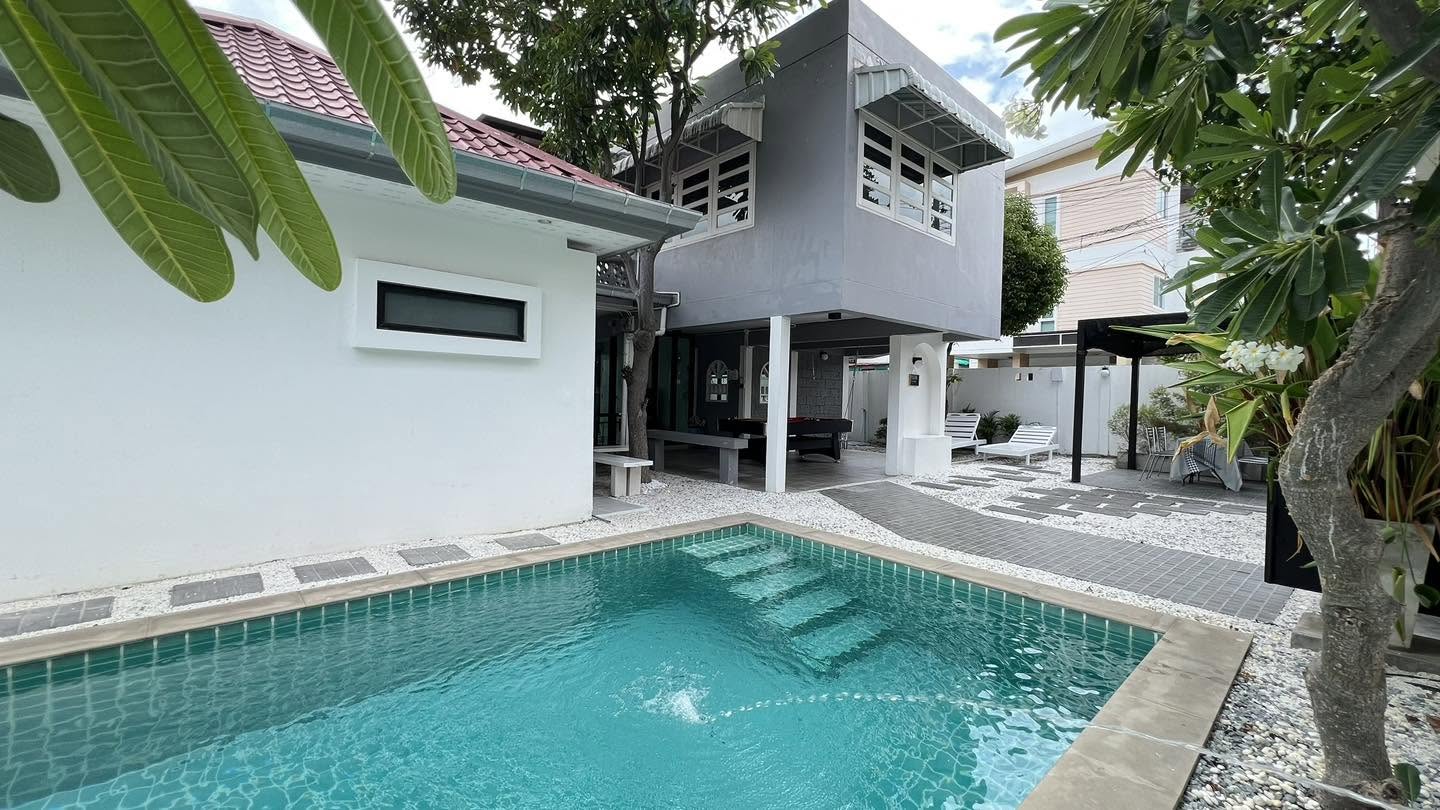 สระว่ายน้ำส่วนตัว